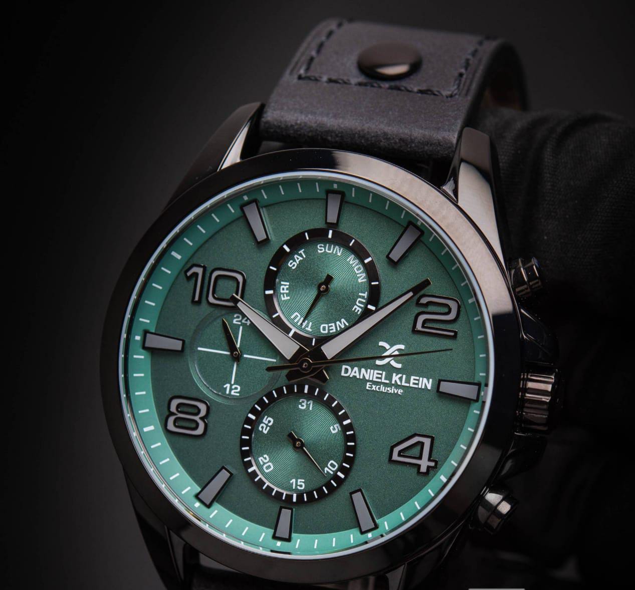 DK Gents balck and green