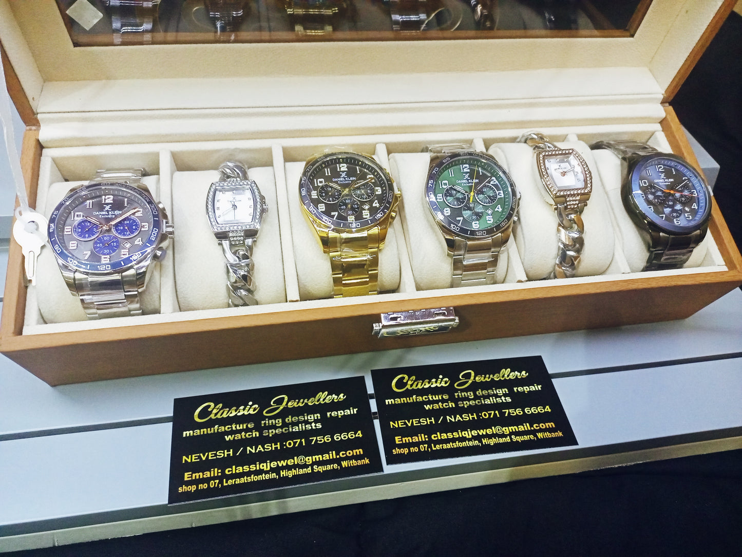 6xDK watches and box